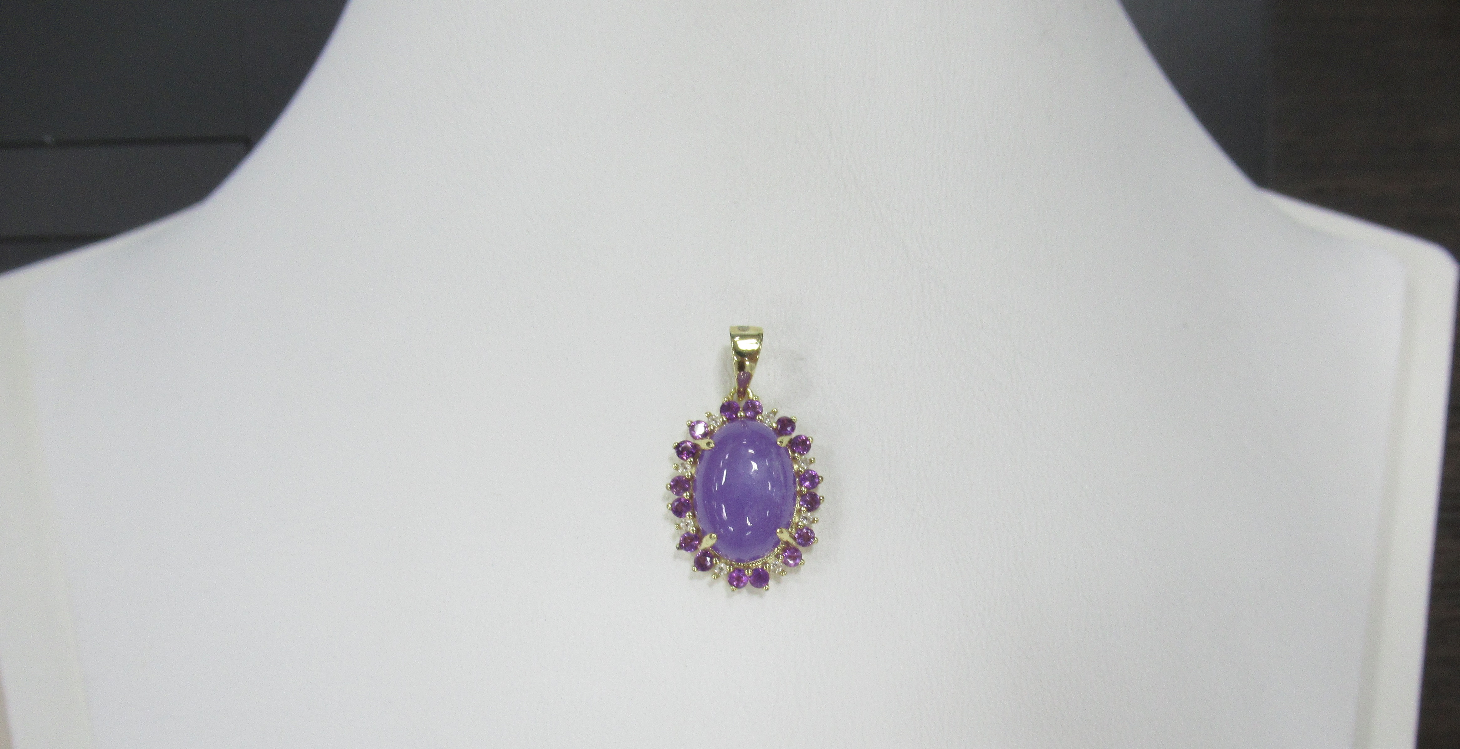 Серебряная подвеска с лавандовым жадеитом